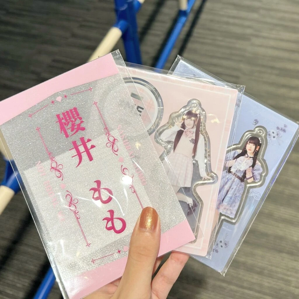 櫻井もものペンライトフィルムとアクリルスタンド