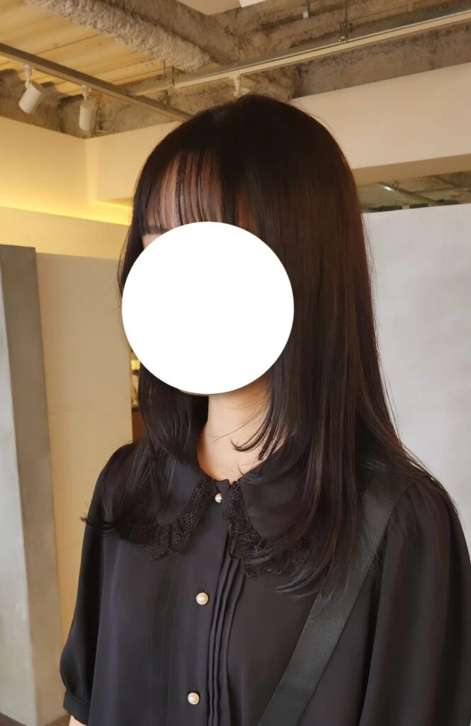 顔周り レイヤーカット 黒髪 ロングヘア