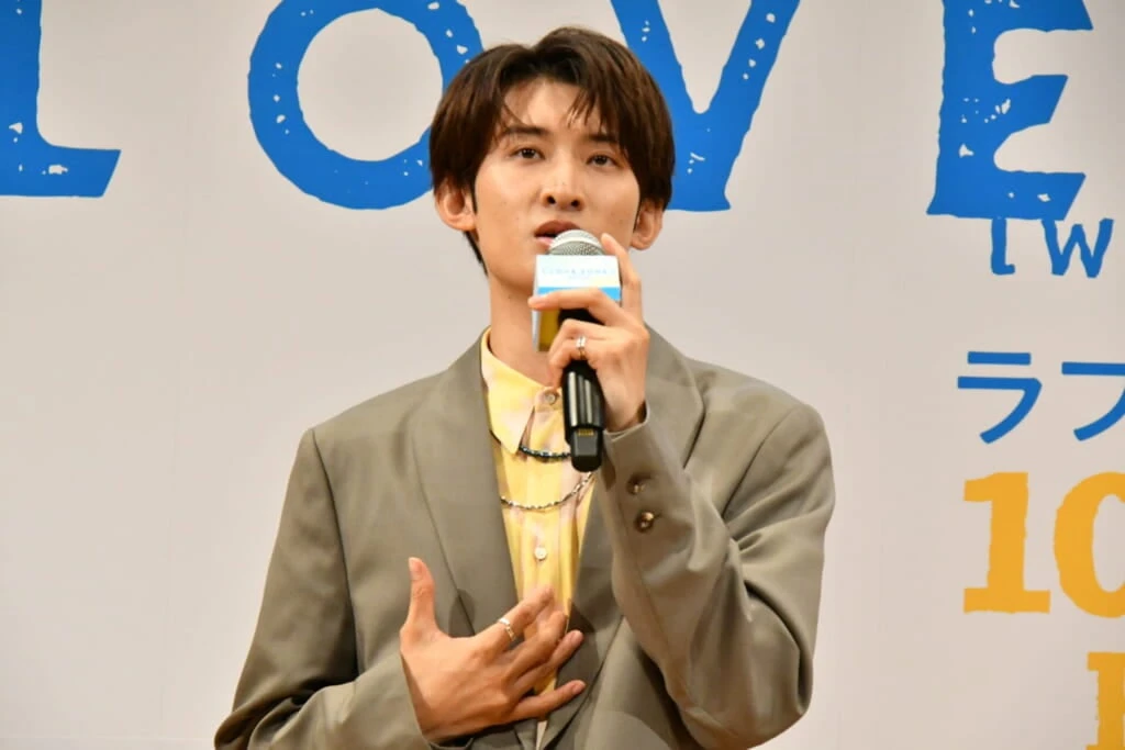 映画『(LOVE SONG)』のジャパンプレミアに登壇した向井康二さんのソロショット
