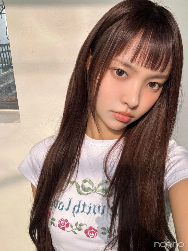 ILLITのYUNAHのセルカ