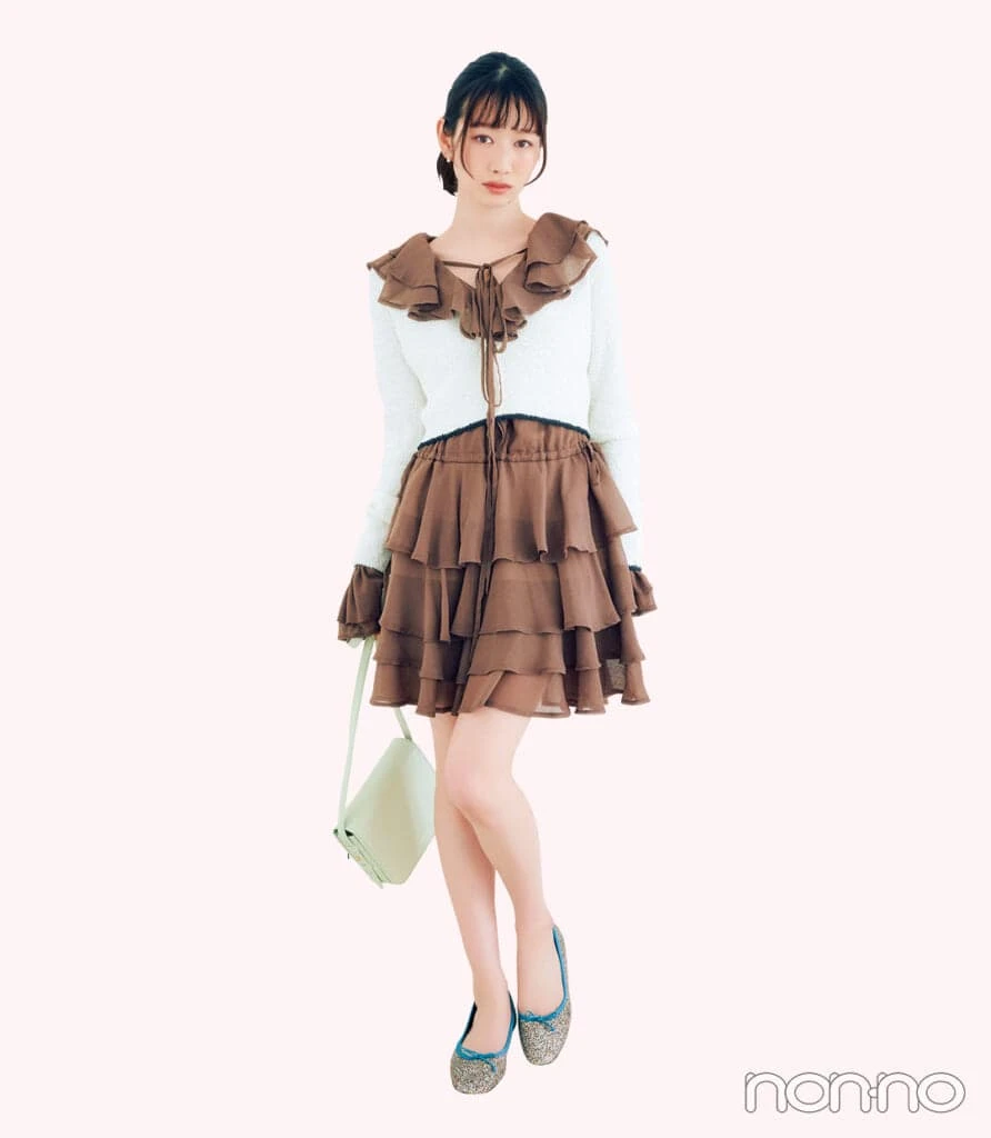春靴のキラキラバレエシューズをはいた岡本夏美のスタイルアップコーデ