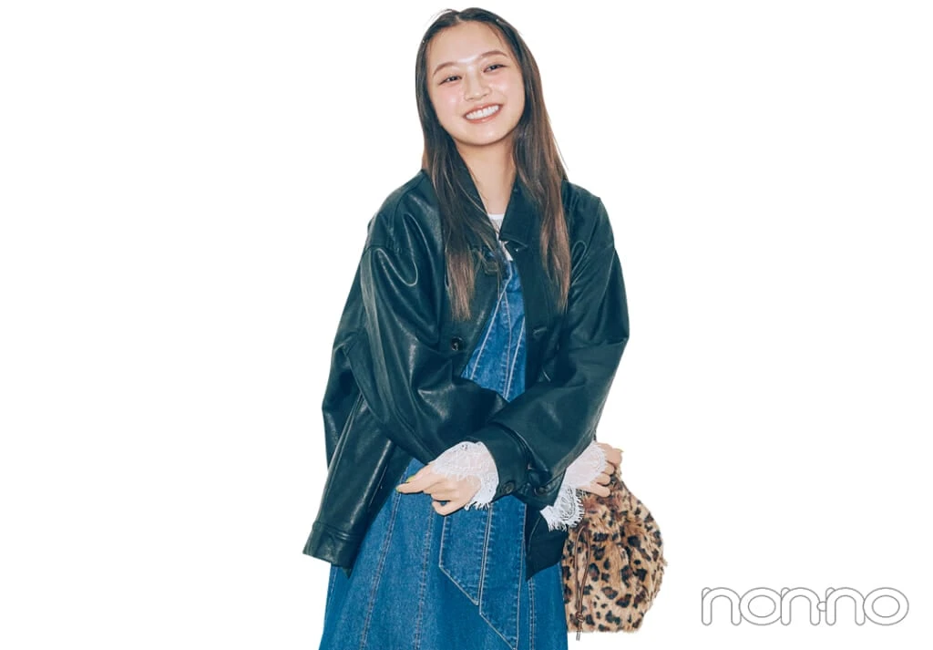 佐藤和奏の濃色デニムワンピコーデ4