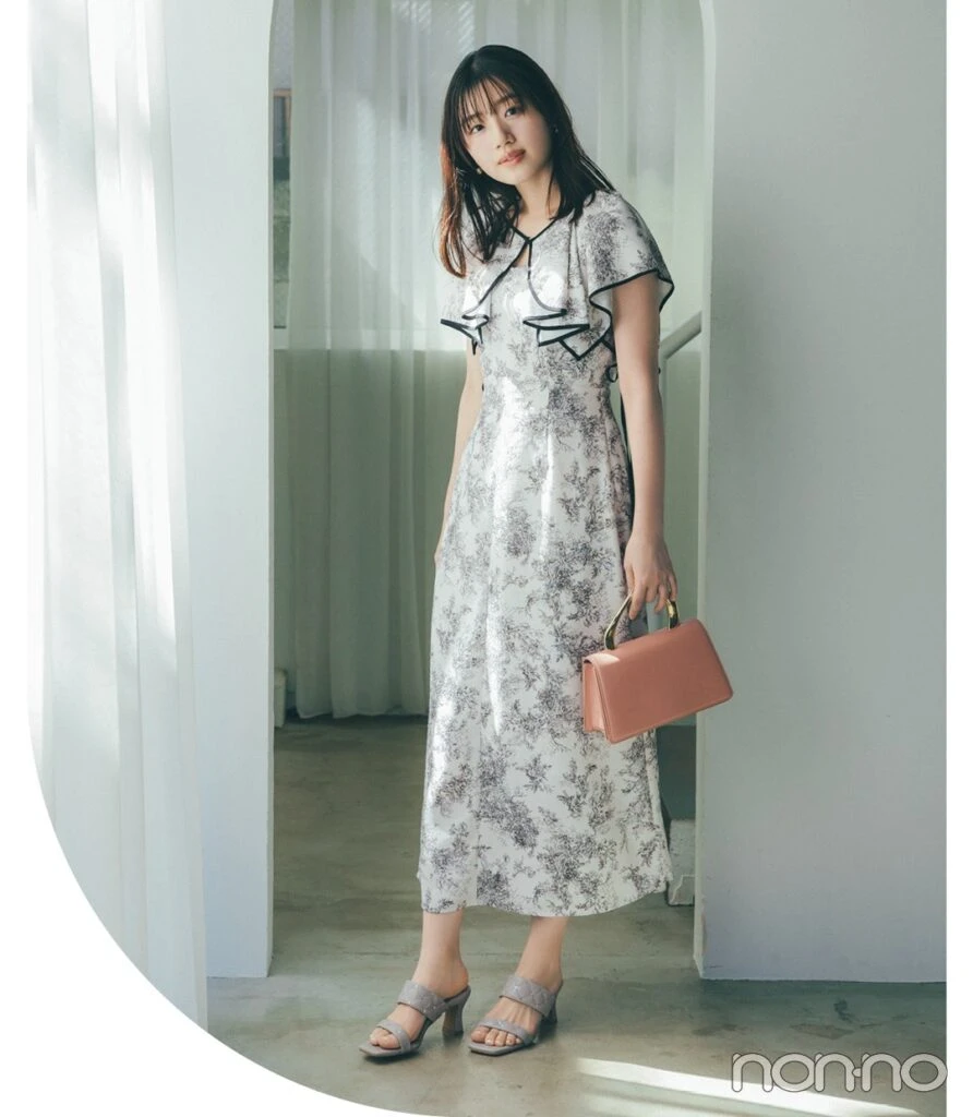 水彩風の花柄ワンピのフェミニンコーデ