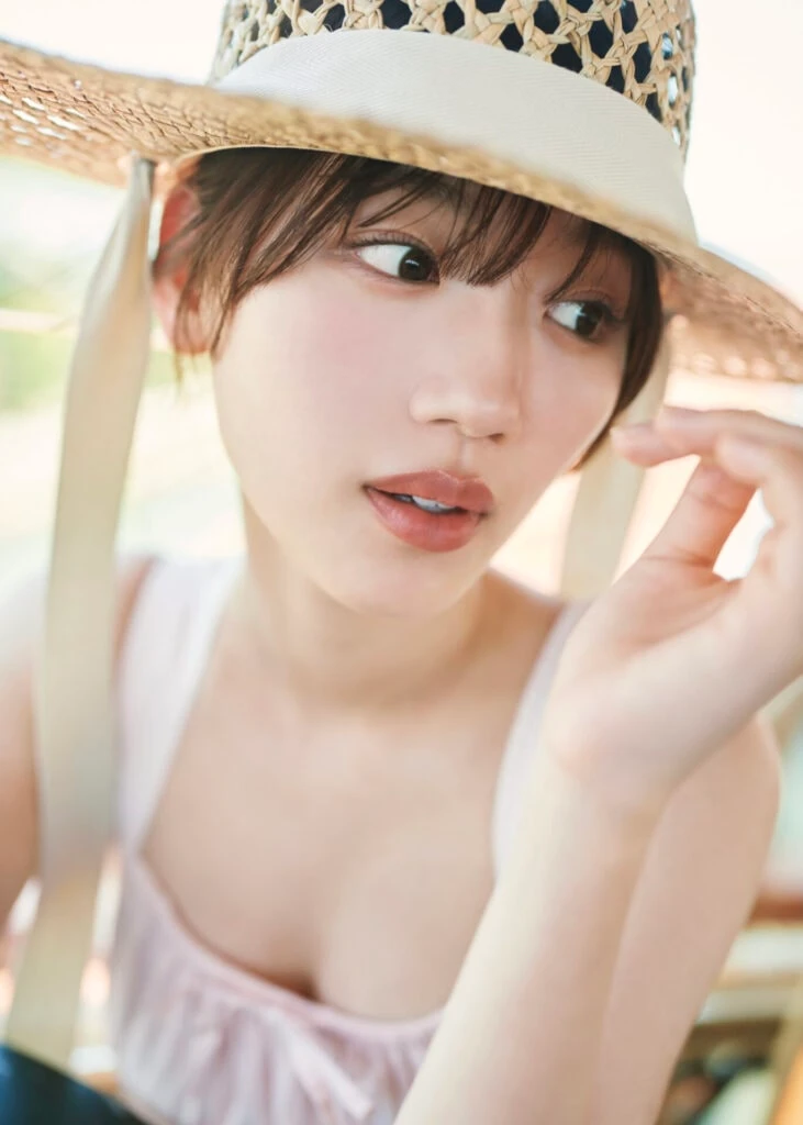 日向坂46 佐々木美玲1st写真集 『陽射しのパレード』先行カット第6弾「麦わら帽子カット」