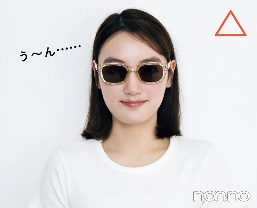 スクエアサングラスをかけたベース顔さん