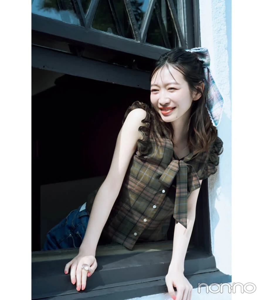 岡本夏美のタータンチェック柄メロ甘トップスコーデ