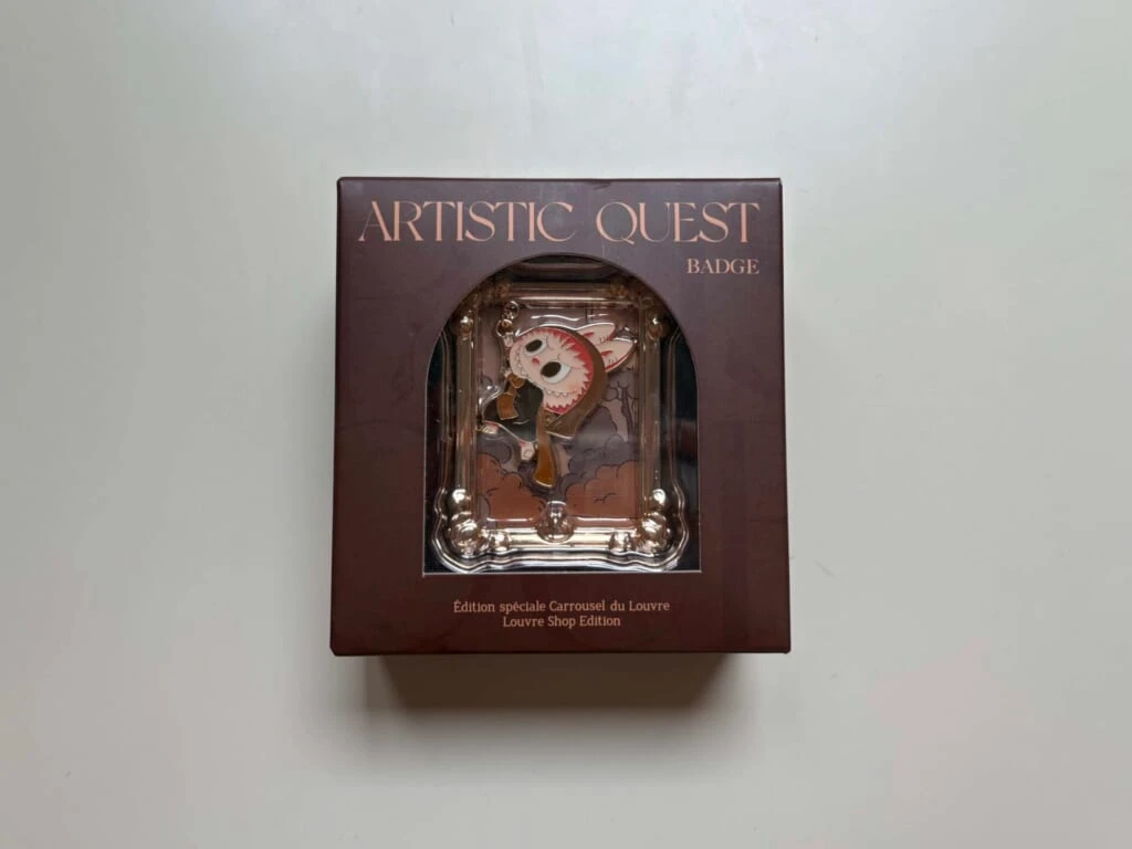 POP MART Carrousel du Louvre店　限定「LABUBU'S ARTISTIC QUEST BADGE」