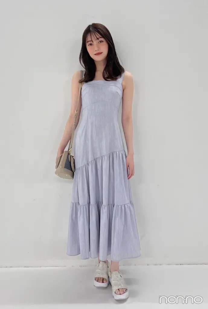 松川菜々花の私服の全身カット