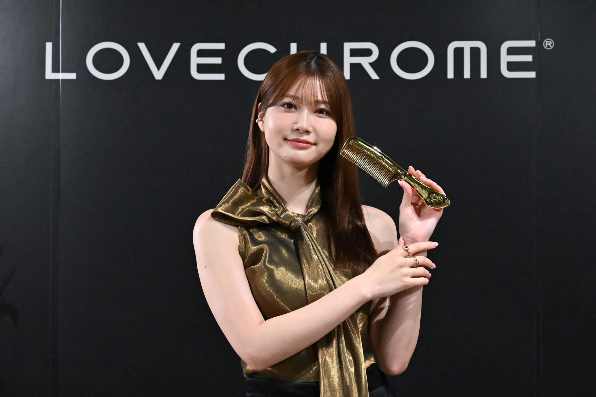 ラブクロム生見愛瑠さんバストアップ