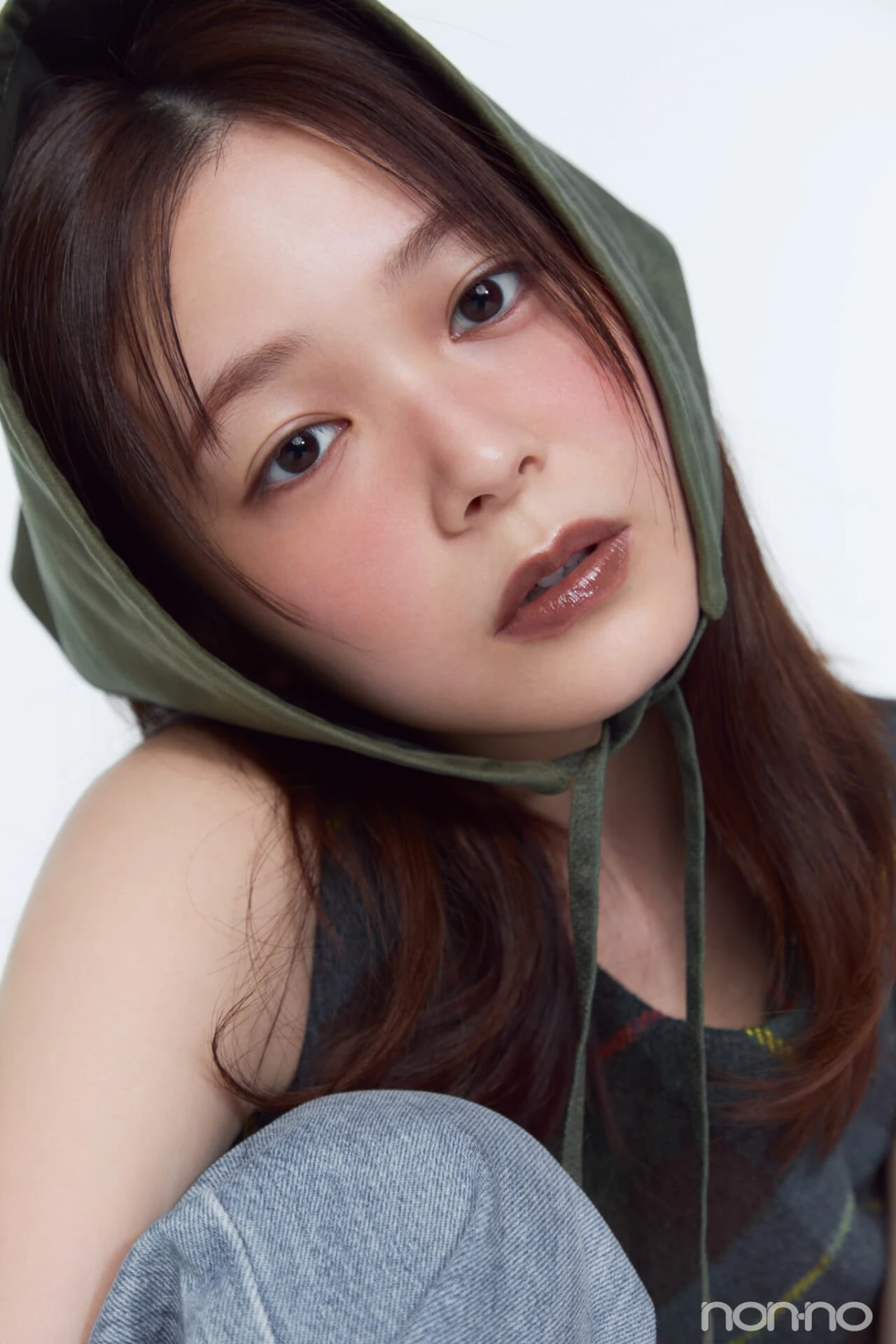 RMK デューイーメルト リップカラー13をつけたモデル