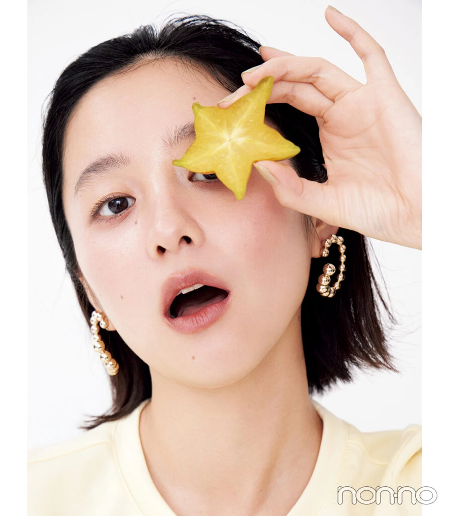 堀田真由の20歳からの神コスメ大賞モデルカット4-2