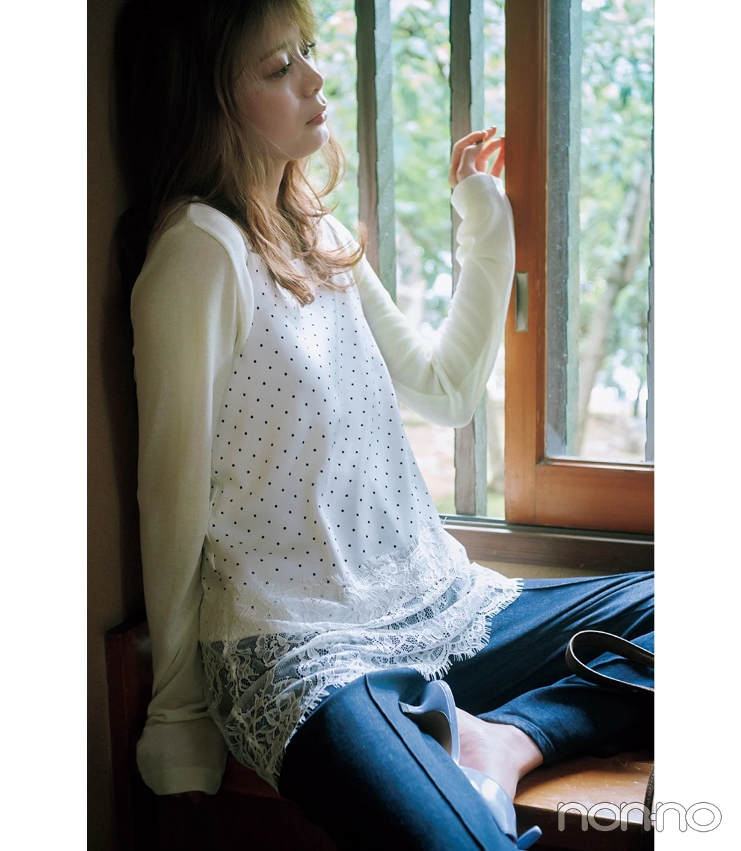 紺野彩夏のランジェリー風レースキャミコーデ　ドット