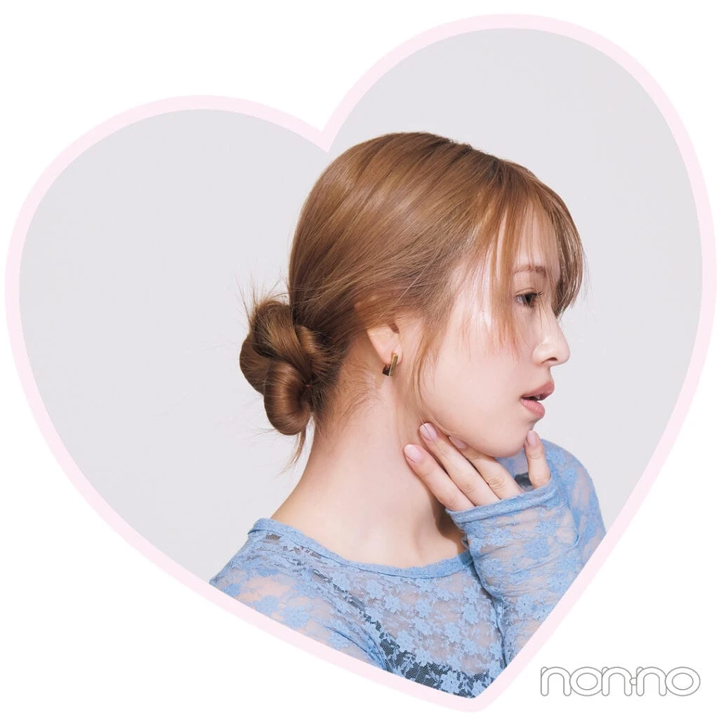 2025年トレンドヘアのシニヨン