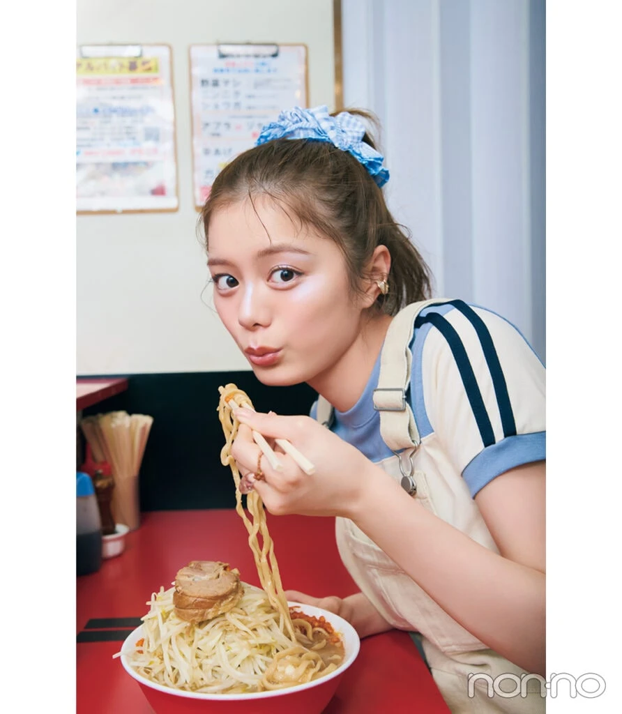 紺野彩夏のラーメン屋さんに行く日のメイク&コーデ