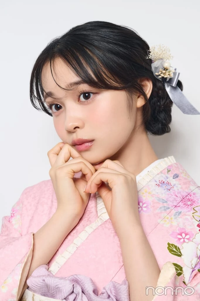 ツインお団子にリボンと２種類飾った林芽亜里のフロント
