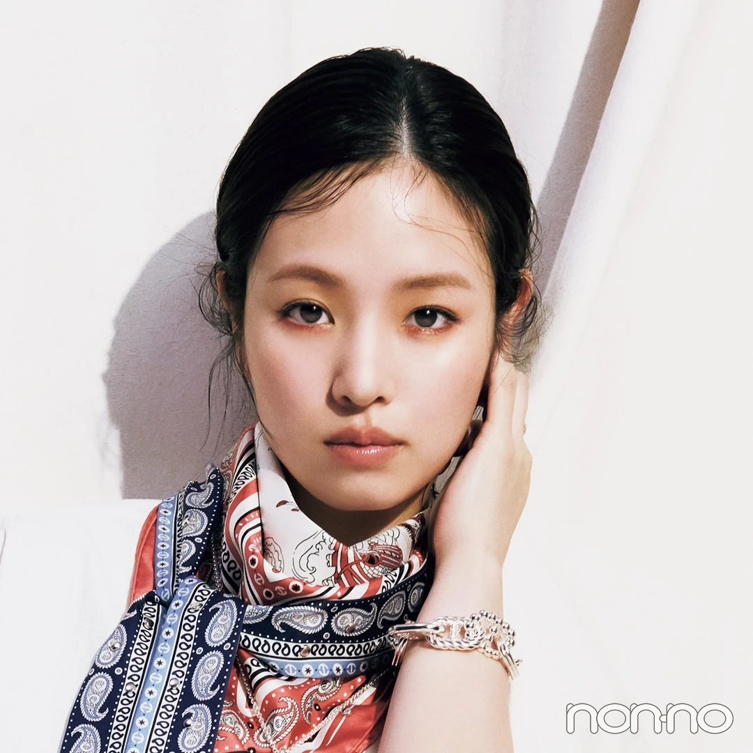 横田真悠の初めてのHERMÈS（エルメス）は、河北麻友子さんからのスカーフ。夏にまといたいシルクの魅力【MAYUU’s #SWAG】