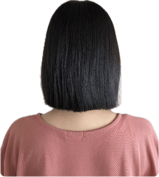 ヘアドネーション後の髪型を後ろから撮った写真