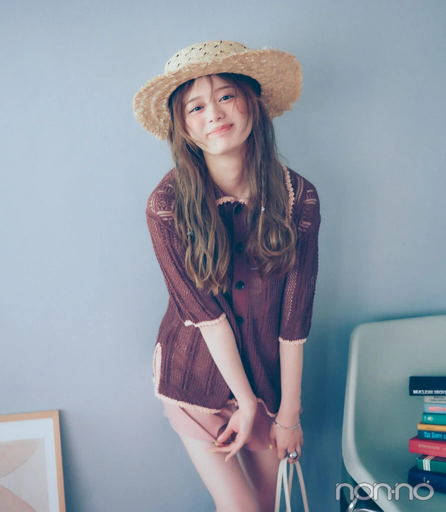 紺野彩夏のブラウン×ピンクコーデ