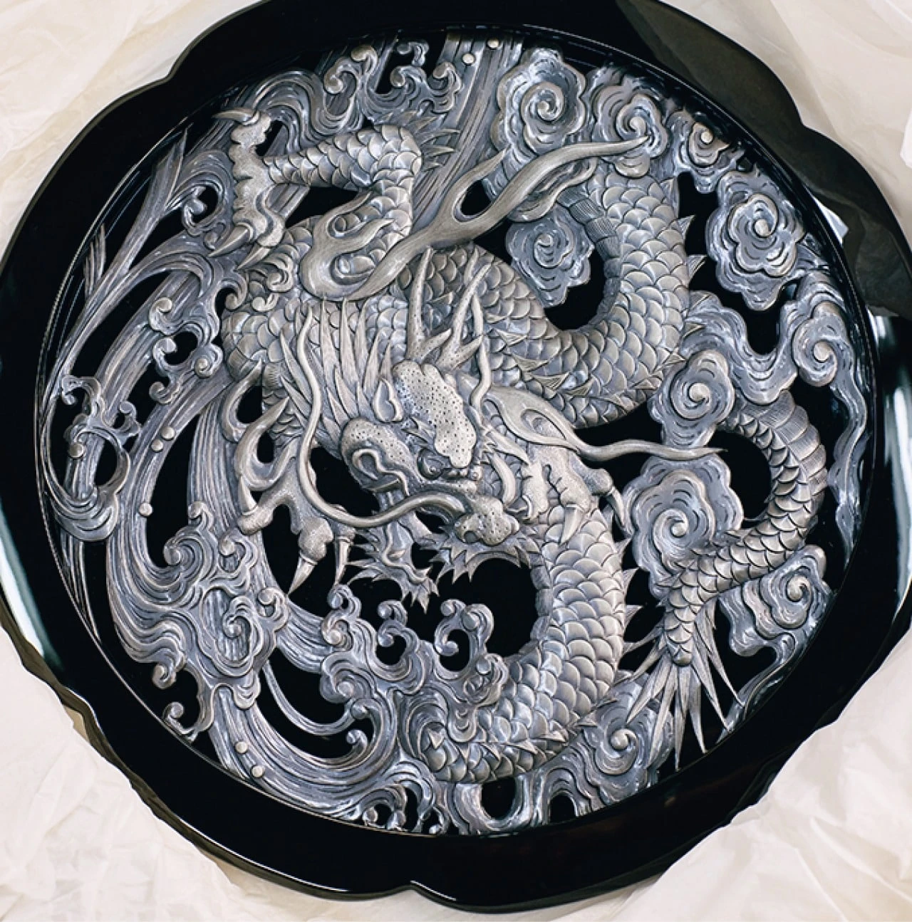 錺金具　竜の額