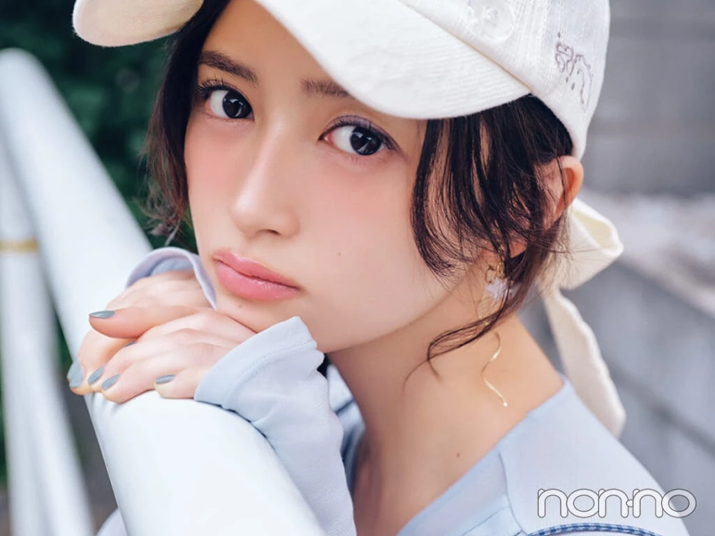 井上和の立体モチーフつきキャップをかぶるときのヘアスタイル
