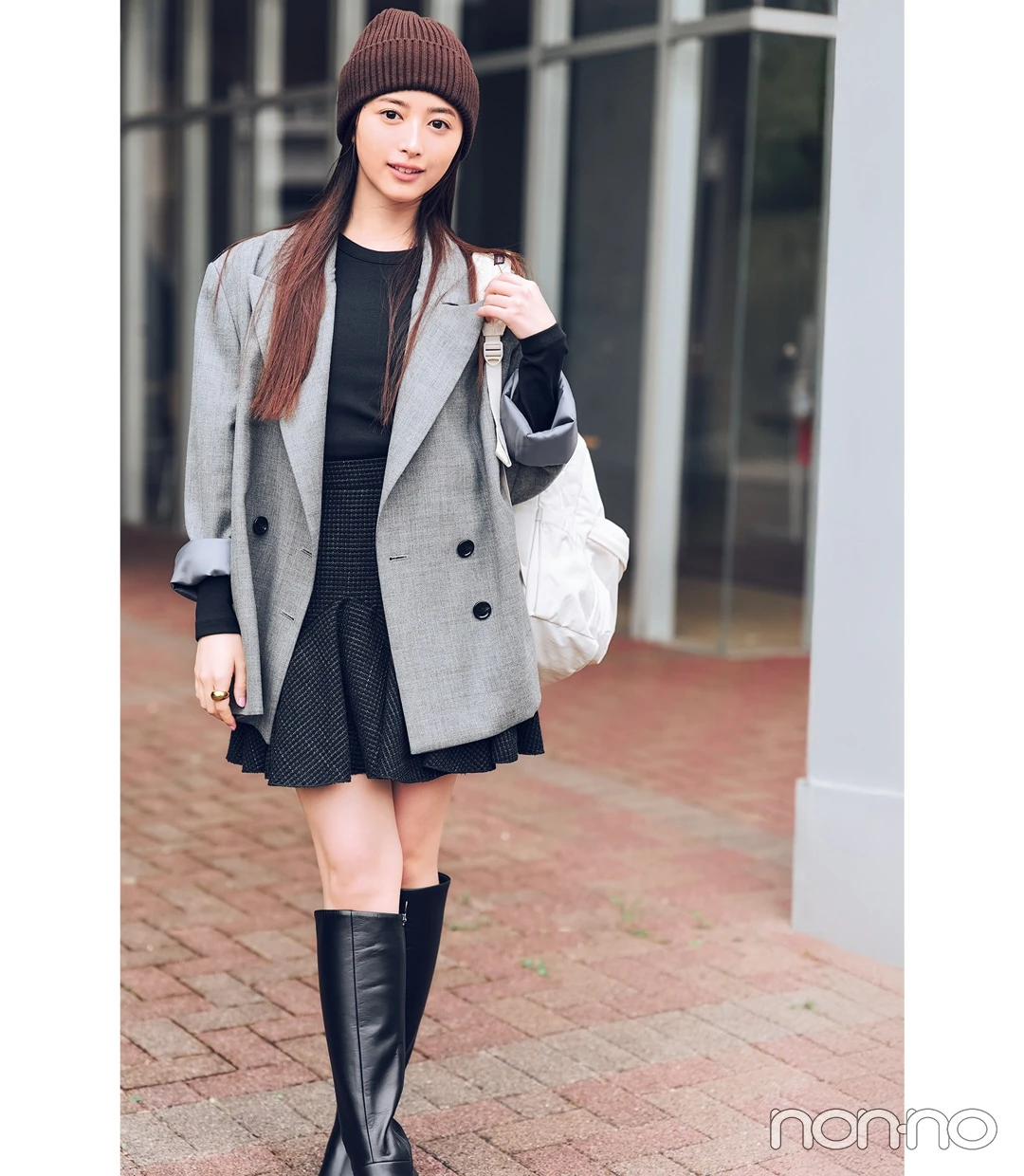 井上和の通学ミニスカコーデ ロングブーツでつなげてあか抜ける!
