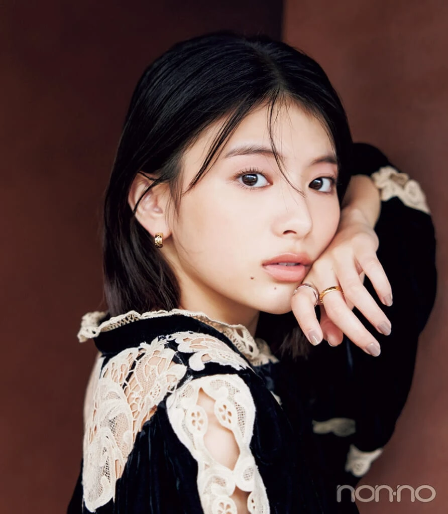 CHANEL ココ クラッシュと出口夏希