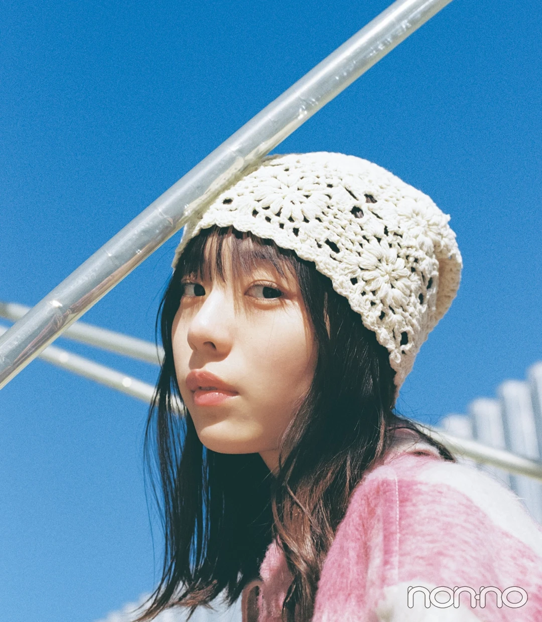 春おすすめ帽子「クロシェのビーニー」をかぶった菊地姫奈
