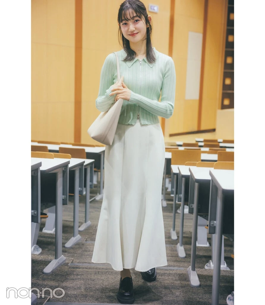 衿つきニット×ツヤロンスカの大学生コーデ