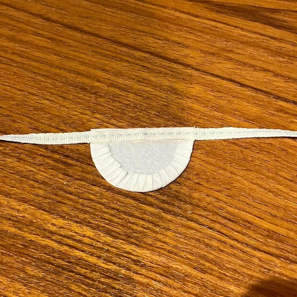 ぬいぐるみ スタイ ひも 糊付け