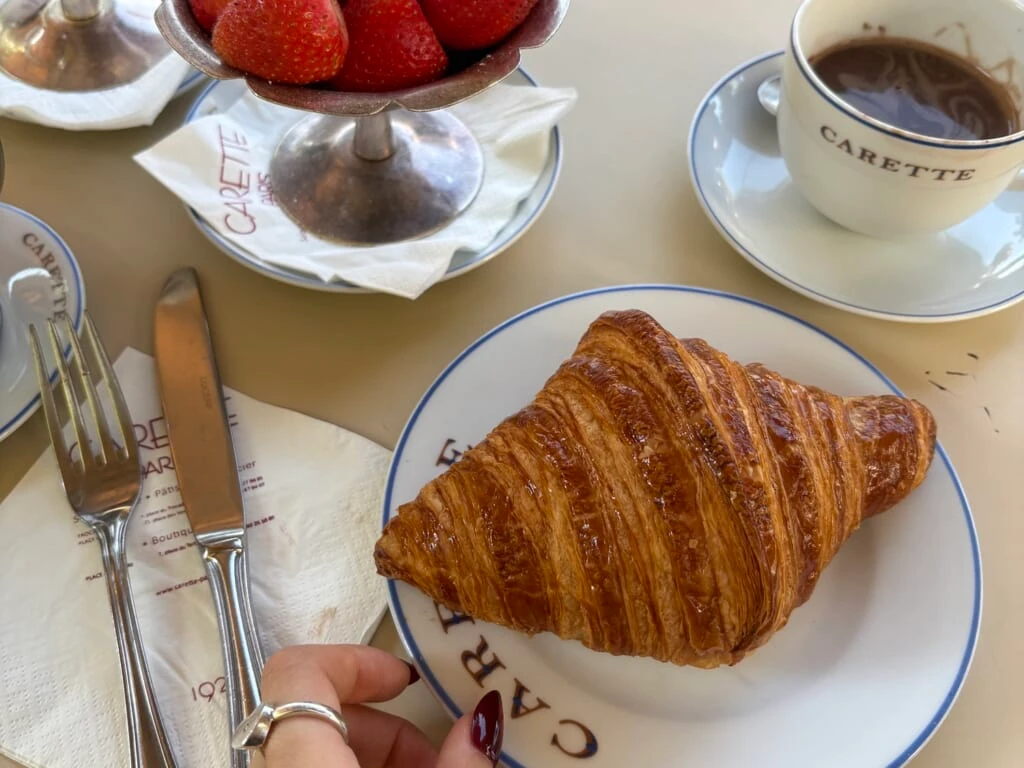 パリの〈Carette（カレット）〉で朝食に注文した「Croissant Carette」