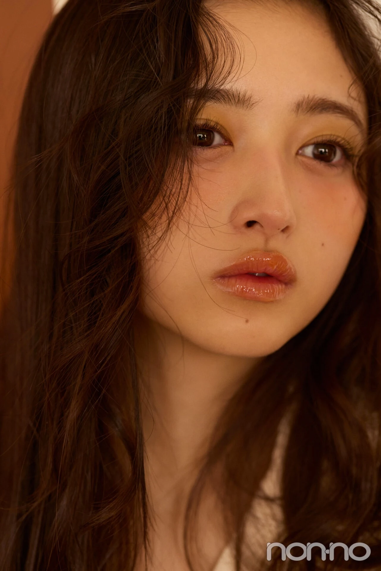 井上和にリクエストメイクオレンジメイク編のCHEEK&LIPイメージカット