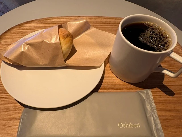 スコーンとコーヒーが到着。おしゃれでとってもおいしそう！
