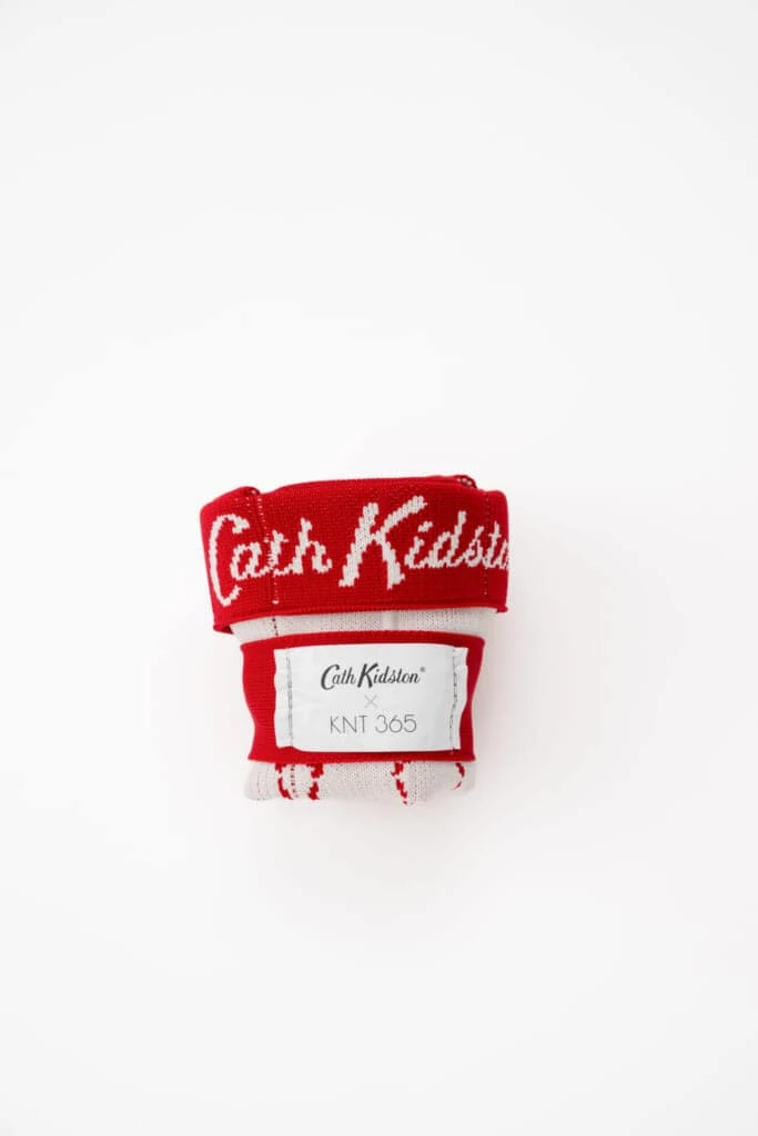 CK×KNT365 Co-Knitty Heart Dogのレッドを折りたたんだ様子