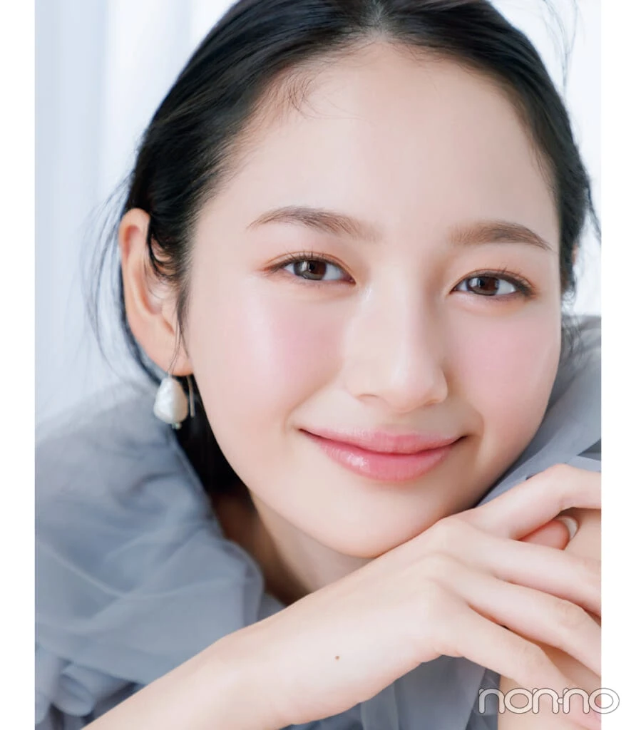 加藤栞の“多幸感肌 ”のつくり方モデルカット1-1