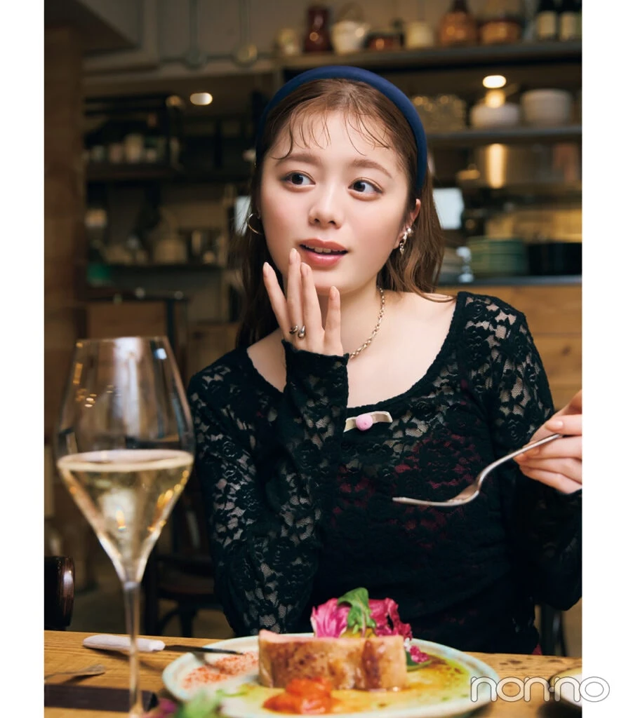 紺野彩夏のビストロでおしゃディナーの日のメイク&コーデ
