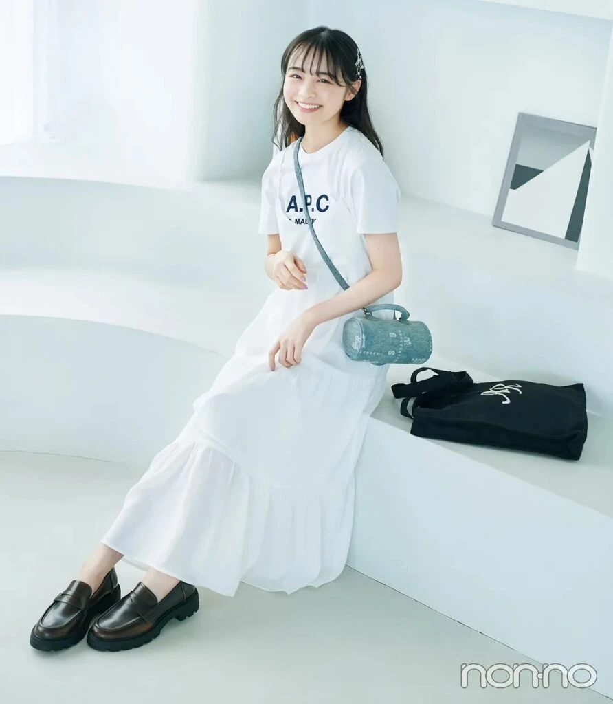 林芽亜里の大学生1週間コーデ、土曜日のワントーンスタイル