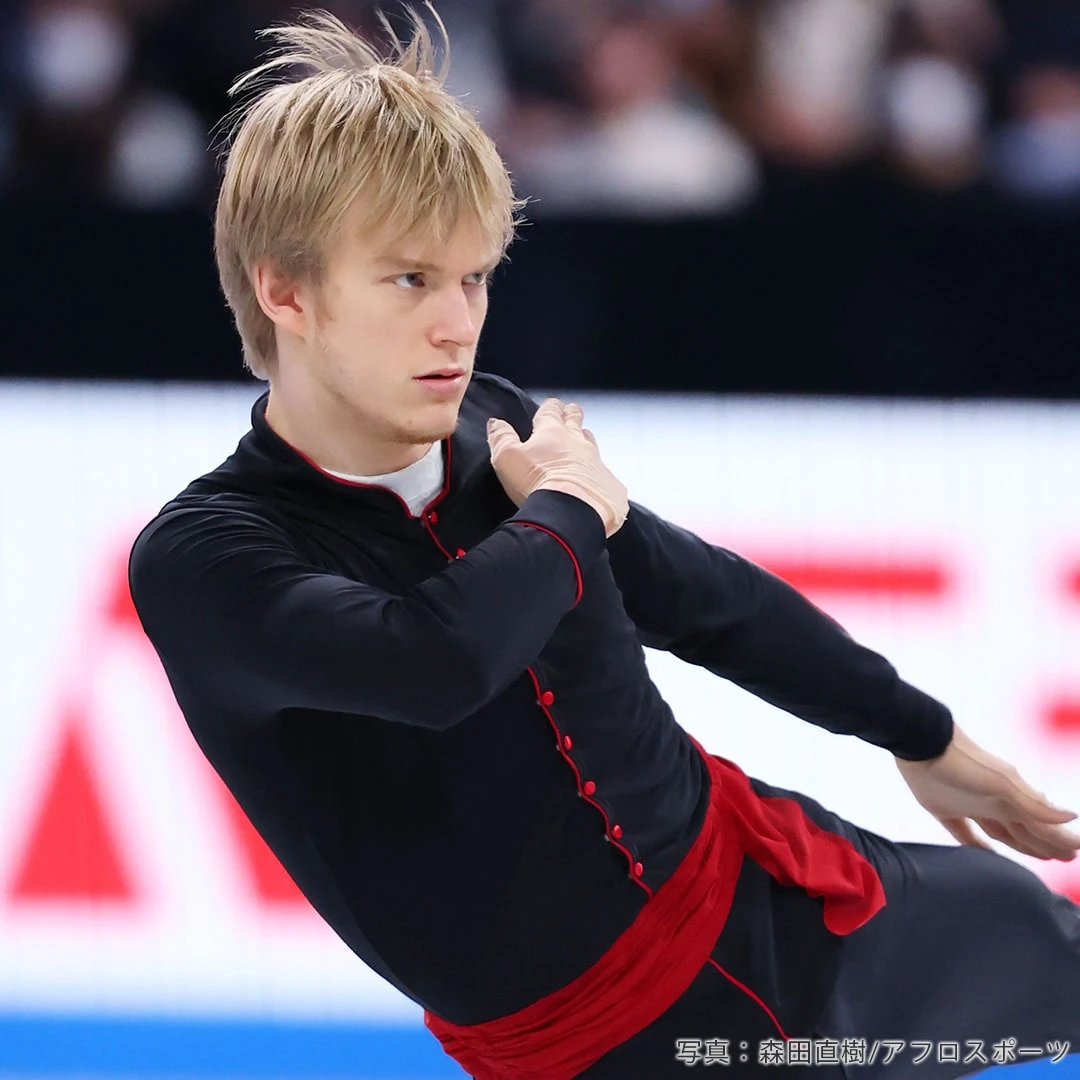 ダニエル・グラスル選手:ミラノ五輪フィギュア男子シングルイタリア代表。フリー「教皇選挙」の衣装