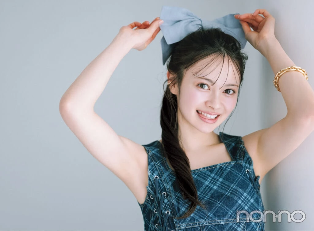 AKB48伊藤百花さんのリボンつきシュシュポニーテールヘア