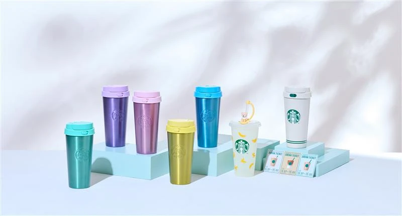スタバの夏新作集合カット