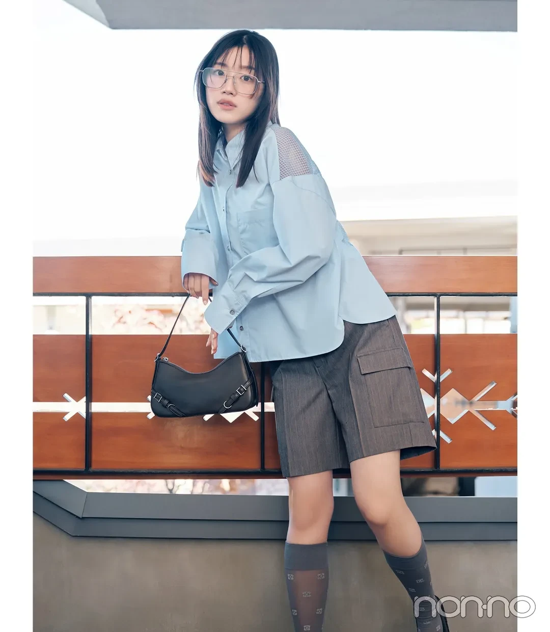 佐々木美玲の大学生1週間コーデ、金曜日のハーフパンツスタイル