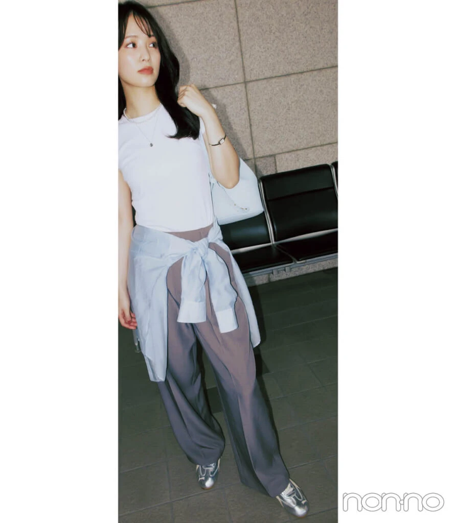 白Tシャツの韓国コーデ シャツを腰巻き