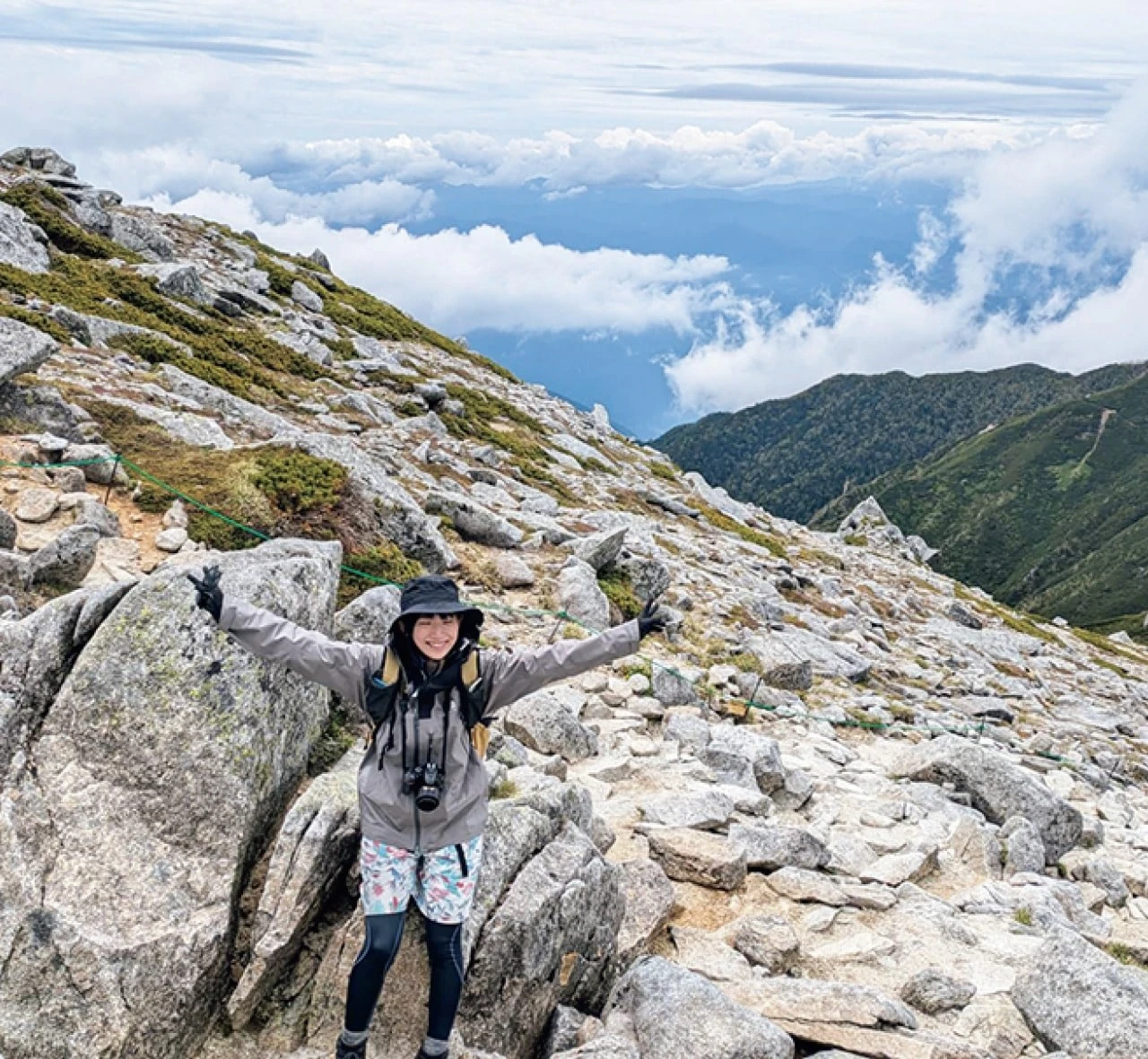 登山する華奈子さん