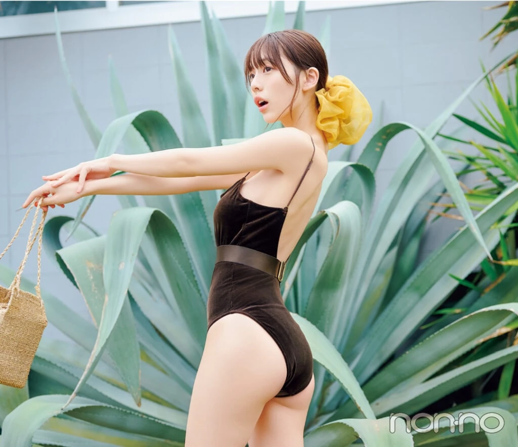 菊地姫奈のぷりっと上向きヒップが映える水着