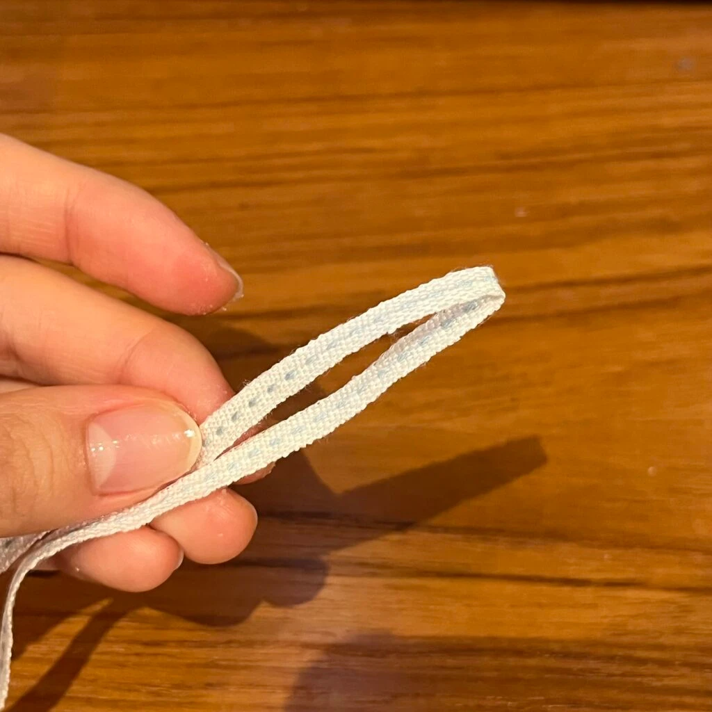 ぬいぐるみ スタイ ひも 折り目