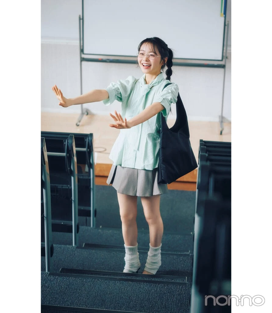 林芽亜里の時間割別大学生の作り置き通学コーデモデルカット3-9