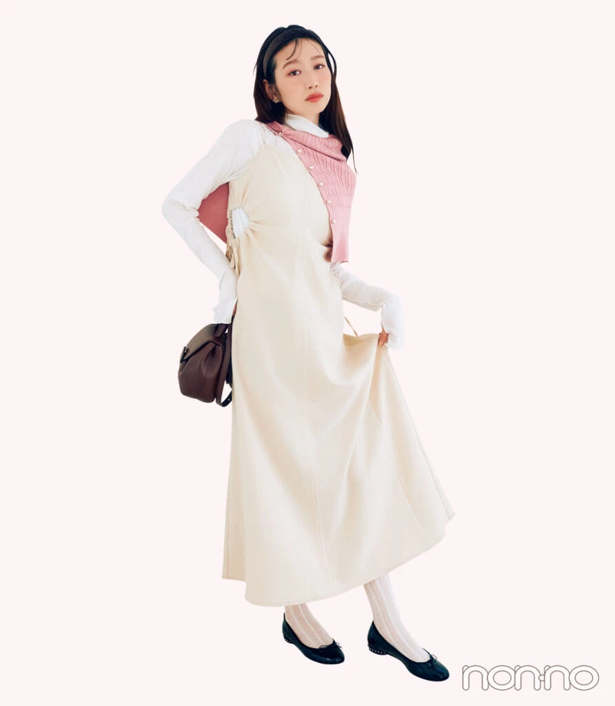 春靴のエナメルバレエシューズをはいた岡本夏美のスタイルアップコーデ