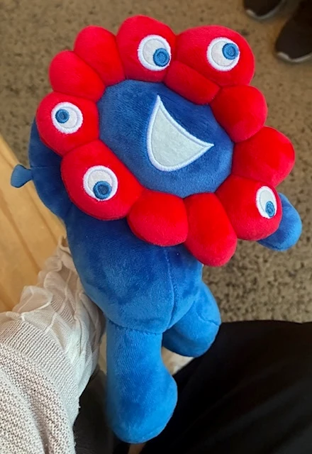 ミャクミャクくじで当たった3等のミャクミャクぬいぐるみ。
