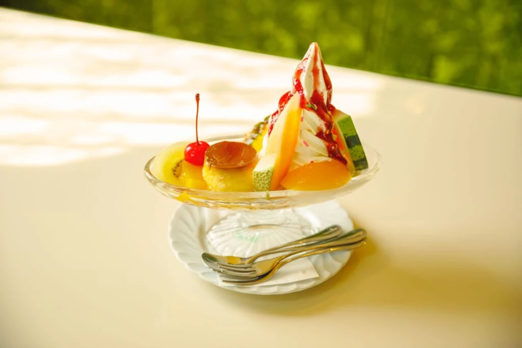 ぐりるるーむびぎん　プリンアラモード　レトロ喫茶