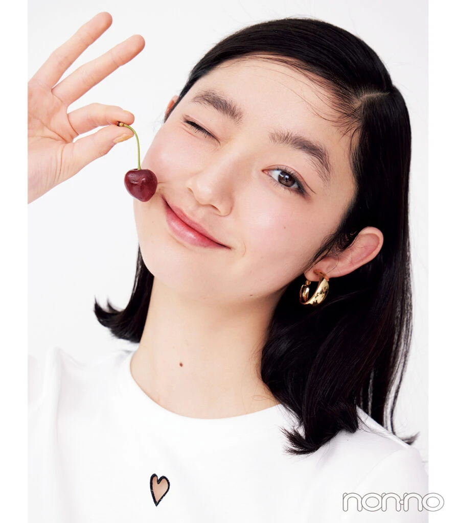 小宮山莉渚の20歳からの神コスメ大賞モデルカット1