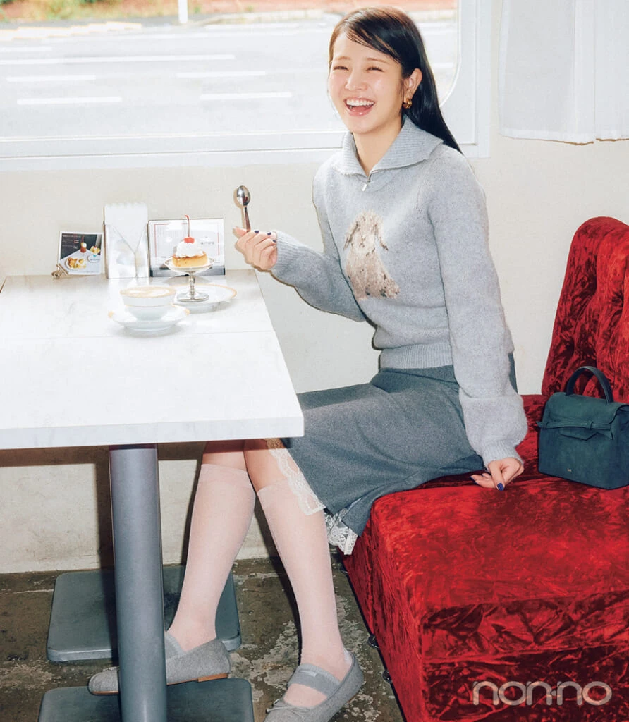 横田真悠の大学生1週間コーデ、月曜日のニットスタイル